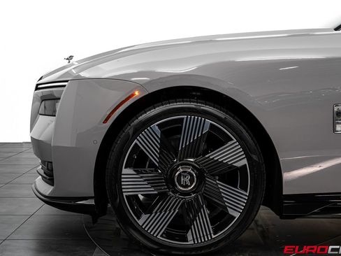 Used 2025 Rolls-Royce Spectre AWD/4WD image 14