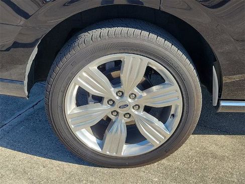 Certified 2024 Ford Expedition Platinum image 5