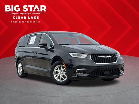 Used 2023 Chrysler Pacifica Touring-L image 1