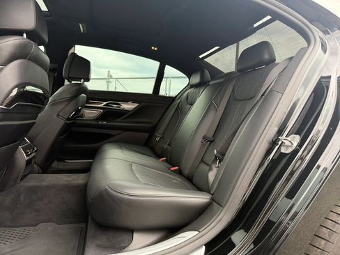 Used 2019 BMW 750i xDrive w/ Executive Package AWD/4WD image 11
