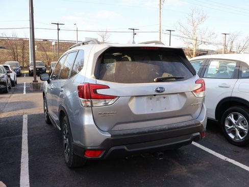 Used 2020 Subaru Forester Premium image 7