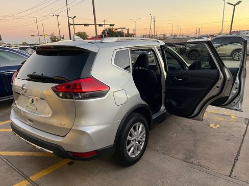 Used 2017 Nissan Rogue SV FWD image 11
