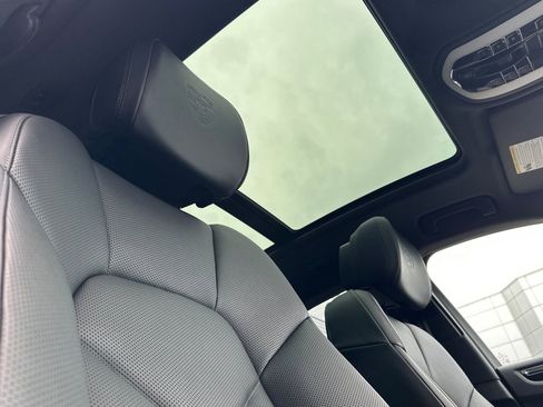 New 2025 Porsche Macan image 19