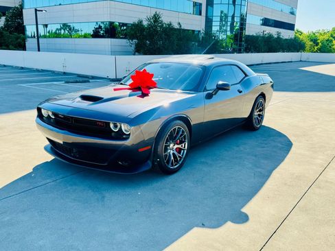 Used 2016 Dodge Challenger SRT w/ Technology Group image 17