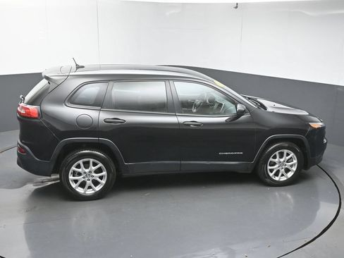 Used 2014 Jeep Cherokee Sport FWD image 45