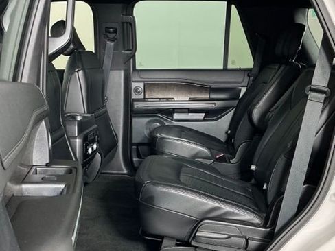 Used 2019 Ford Expedition Limited w/ Equipment Group 302A RWD image 17