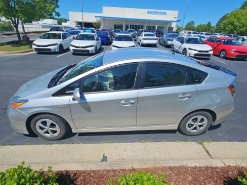 Used 2015 Toyota Prius Two FWD image 2