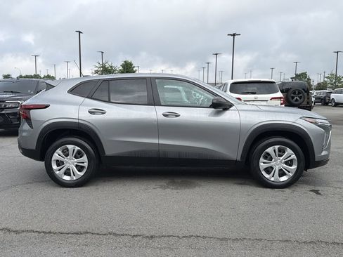Used 2024 Chevrolet Trax LS w/ Driver Confidence Package FWD image 6