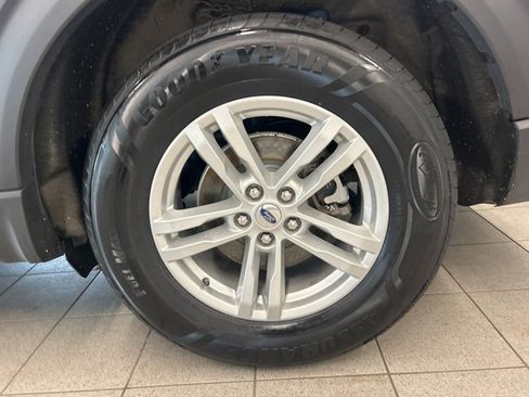 Used 2021 Ford Explorer XLT w/ Equipment Group 202A image 10