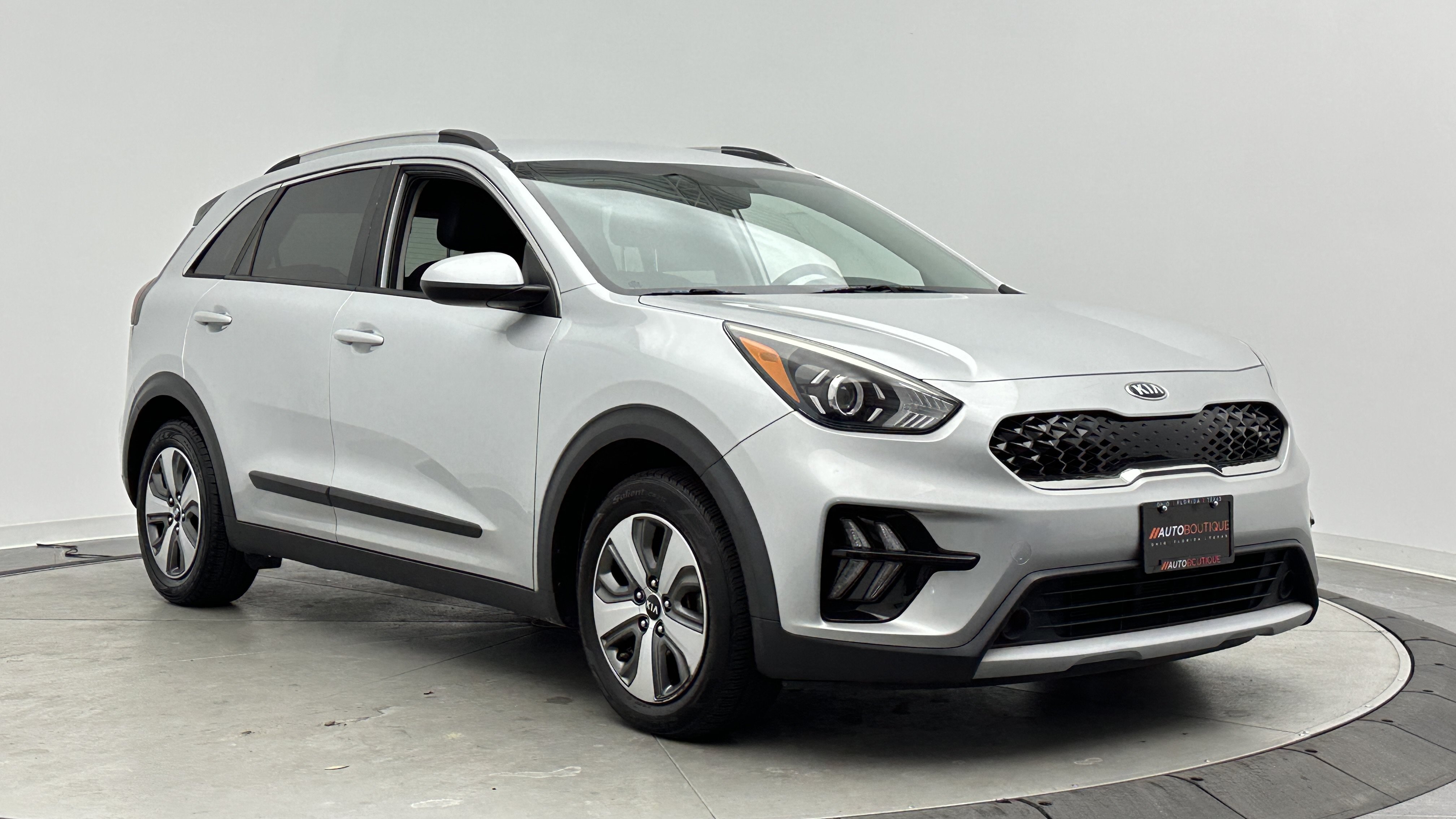 Used 2020 Kia Niro LX FWD image 3