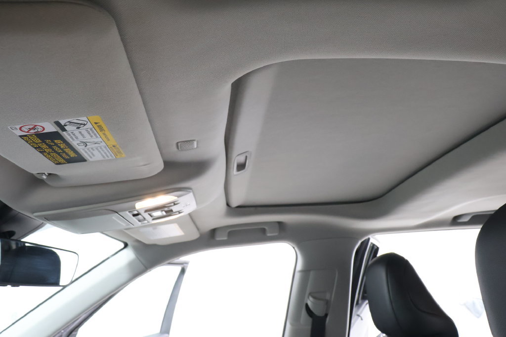 Used 2021 Toyota Highlander XLE AWD/4WD image 8