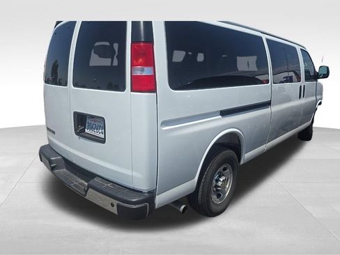 Used 2025 Chevrolet Express 3500 LT w/ LT Preferred Equipment Group RWD image 7