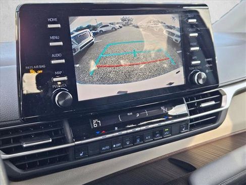 Used 2022 Toyota Sienna XLE AWD/4WD image 9