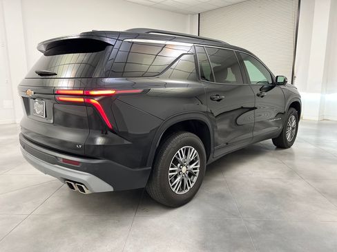 Used 2024 Chevrolet Traverse LT FWD image 9