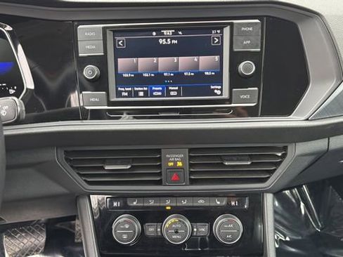 Used 2024 Volkswagen Jetta SE image 26