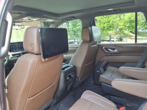Certified 2023 Chevrolet Tahoe High Country w/ Advanced Technology Package AWD/4WD image 21