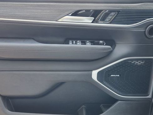 Certified 2024 Jeep Wagoneer L Series II RWD image 22