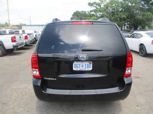 Used 2012 Kia Sedona LX image 5