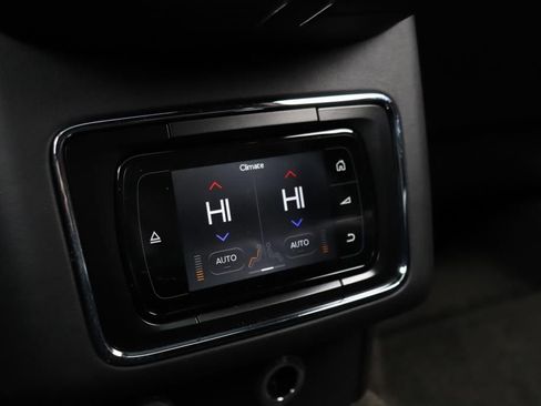 Used 2017 Bentley Bentayga image 75