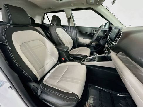 Used 2026 Hyundai Venue SEL FWD image 13