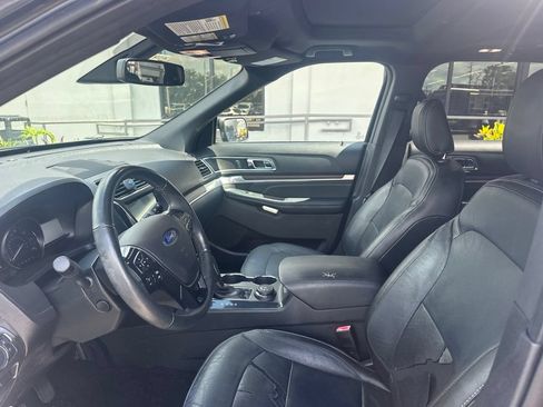 Used 2018 Ford Explorer Limited w/ Equipment Group 301A AWD/4WD image 4