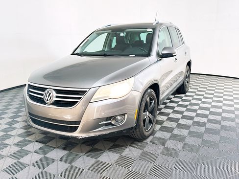 Used 2010 Volkswagen Tiguan S FWD image 7