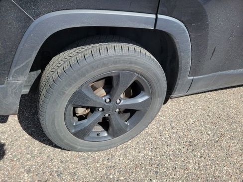 Used 2016 Jeep Cherokee Latitude w/ Cold Weather Group image 34