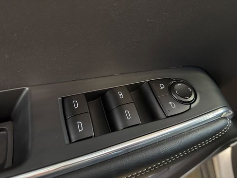 Used 2025 GMC Acadia Elevation image 18