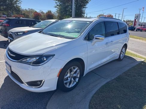 Used 2020 Chrysler Pacifica Limited image 21