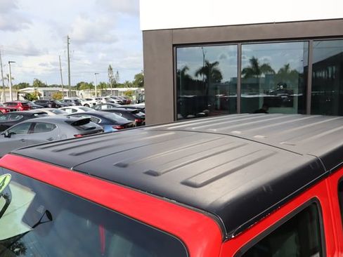 Used 2024 Jeep Wrangler Unlimited Rubicon 4xe AWD/4WD image 18