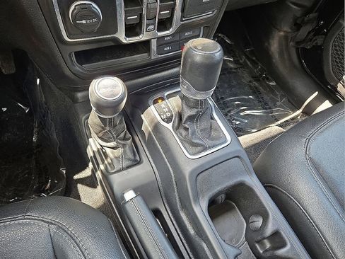 Used 2023 Jeep Wrangler Unlimited Sahara image 30