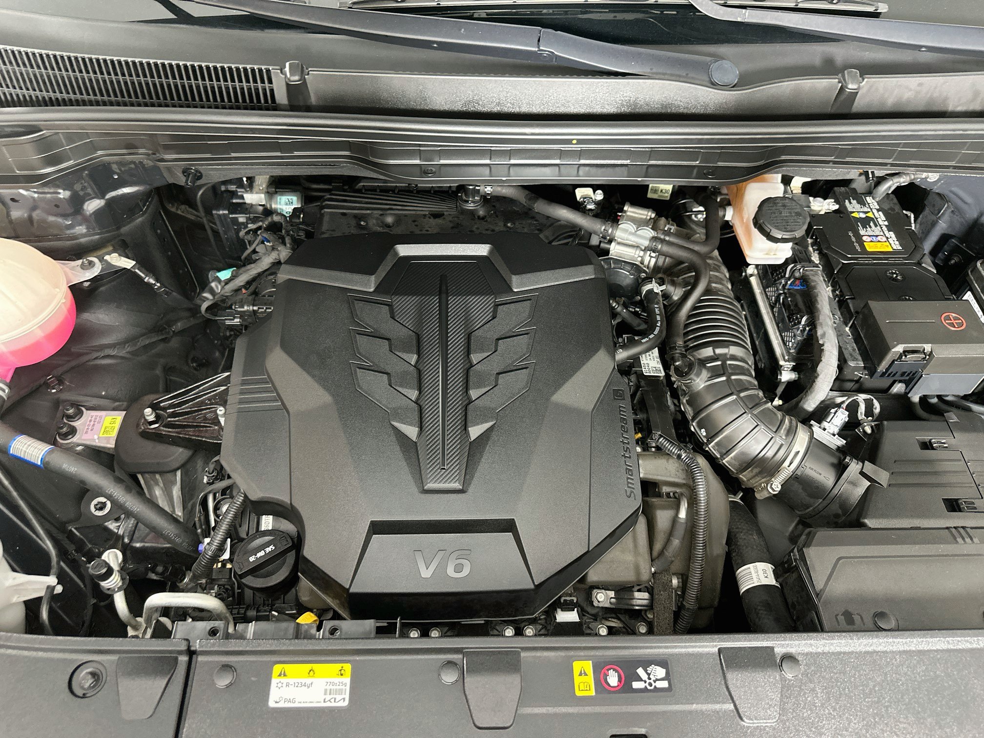 Used 2025 Kia Carnival FWD image 34