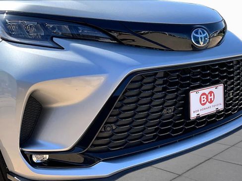 Used 2025 Toyota Sienna XSE FWD image 30
