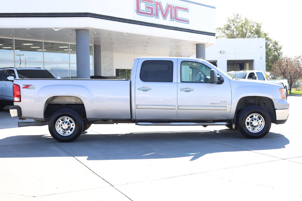 Used 2008 GMC Sierra 2500 SLT w/ Z71 Off-Road Package AWD/4WD image 7