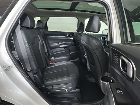 Used 2025 Kia Sorento EX w/ EX Panoramic Sunroof Package AWD/4WD image 34