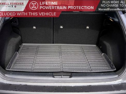 Used 2025 Nissan Kicks SR image 28