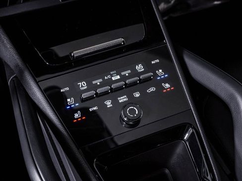 Used 2025 Porsche Cayenne Coupe image 24