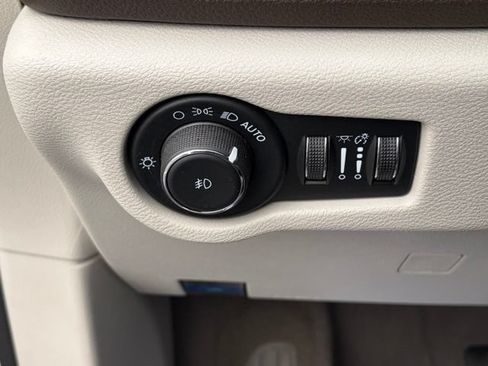 Used 2021 Chrysler Pacifica Touring-L w/ Premium & Safety Sphere Group FWD image 27