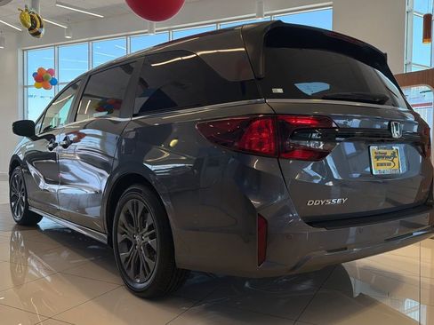 New 2026 Honda Odyssey Touring image 5