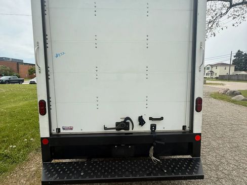 Used 2023 Ford Transit 350 DRW RWD image 5