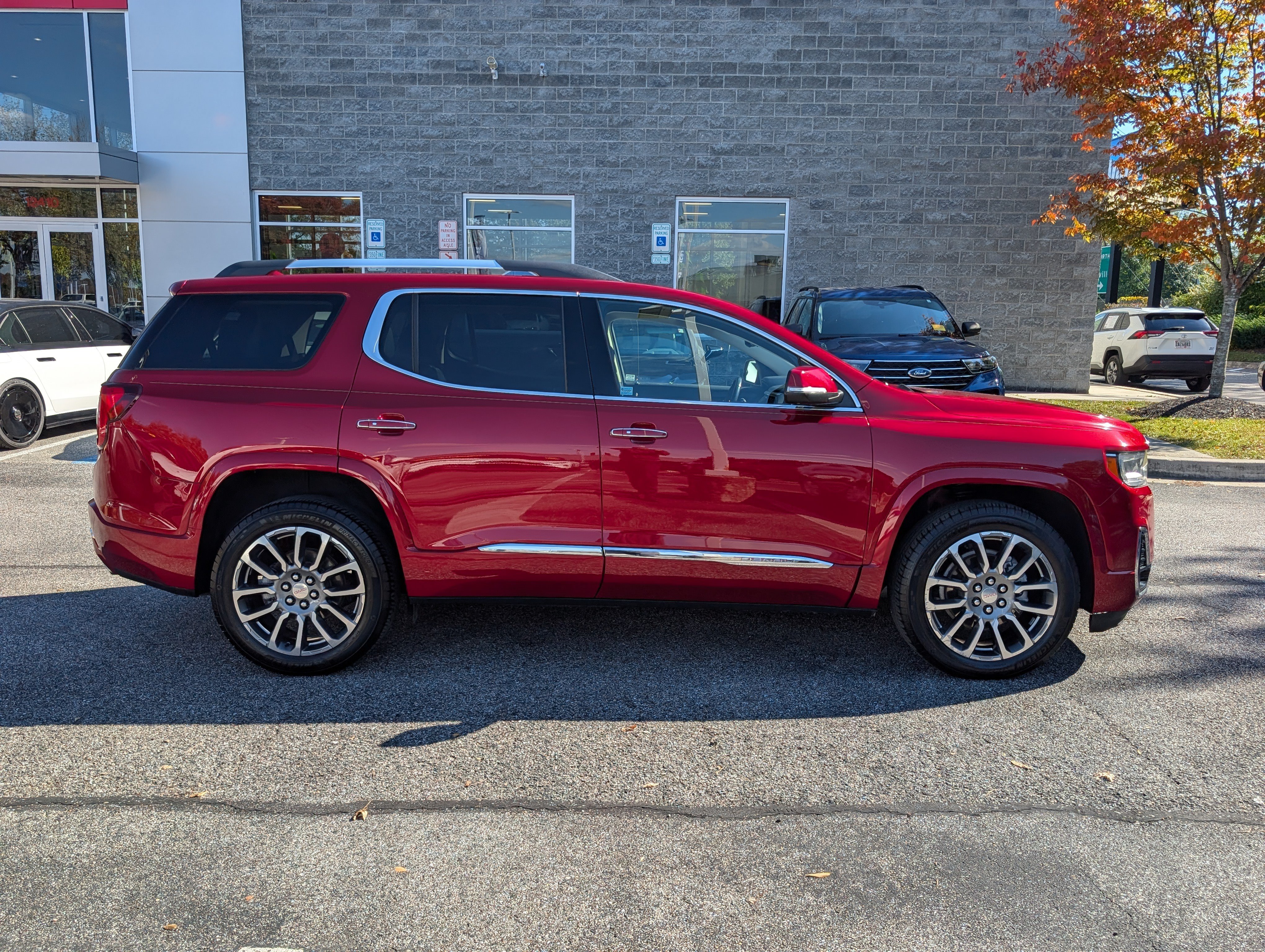 Used 2021 GMC Acadia Denali w/ Denali Ultimate Package AWD/4WD image 2