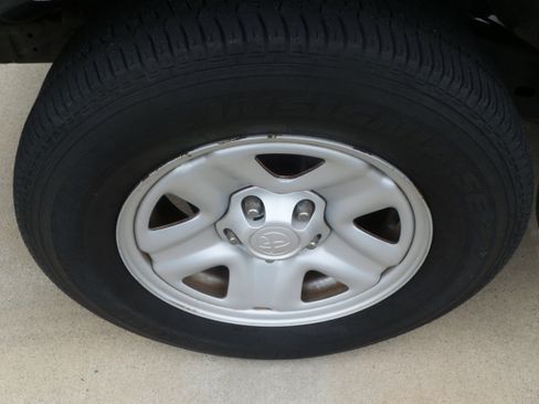 Used 2004 Toyota Tacoma XtraCab automatic SR5 image 27