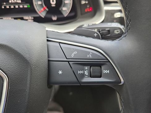 Used 2023 Audi Q8 Premium w/ Convenience Package AWD/4WD image 27