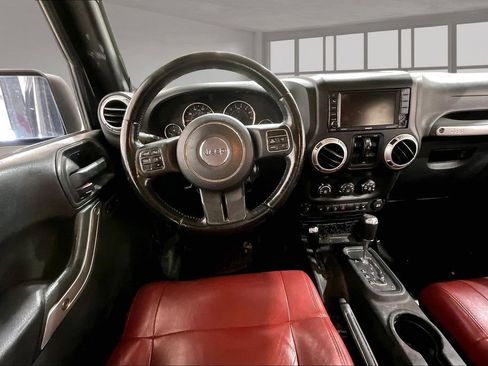 Used 2012 Jeep Wrangler Unlimited Sahara w/ Dual Top Group AWD/4WD image 5