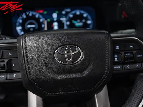 Used 2025 Toyota Tacoma TRD Off-Road image 29