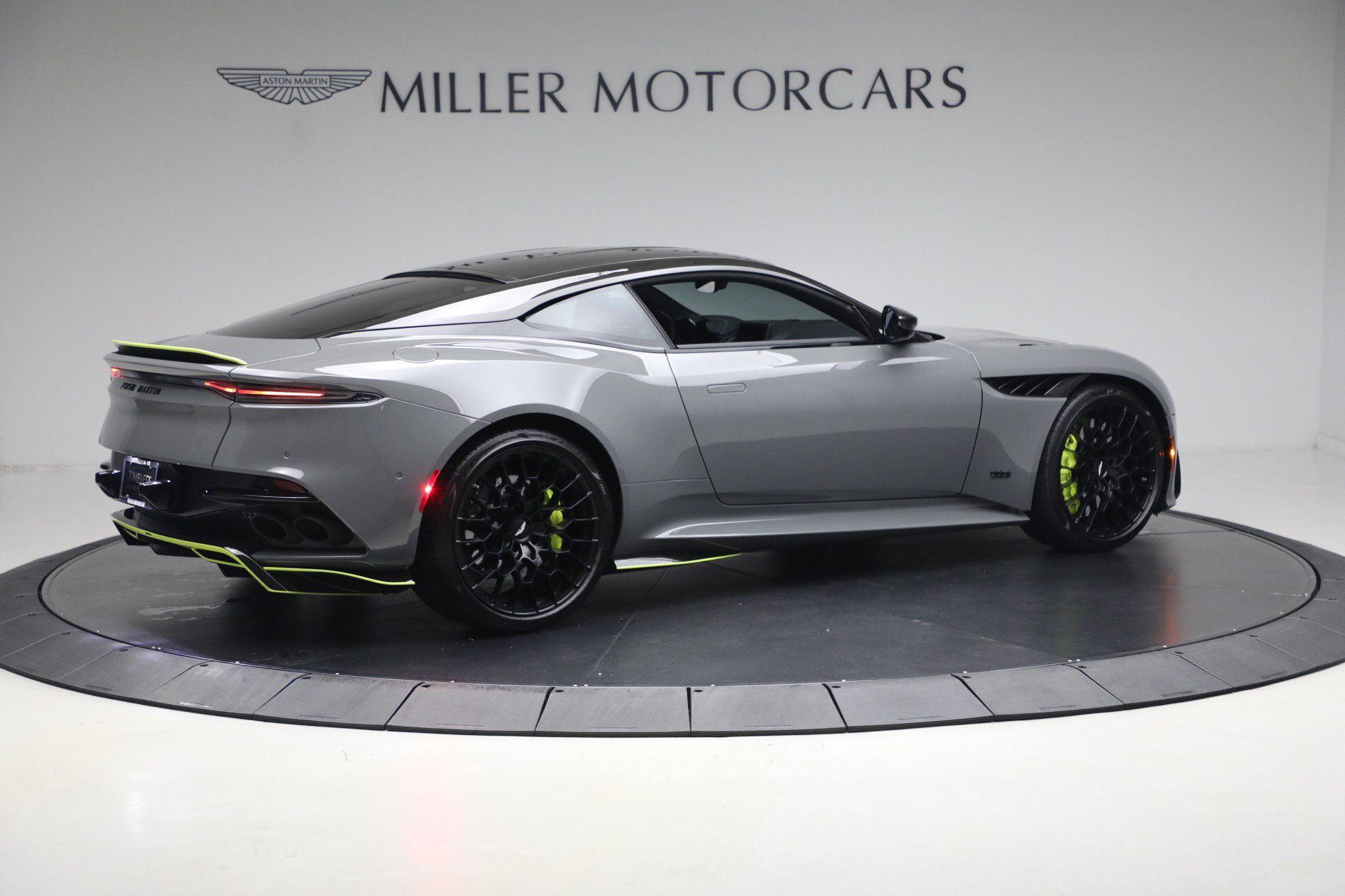 Used 2023 Aston Martin DBS Coupe RWD image 8