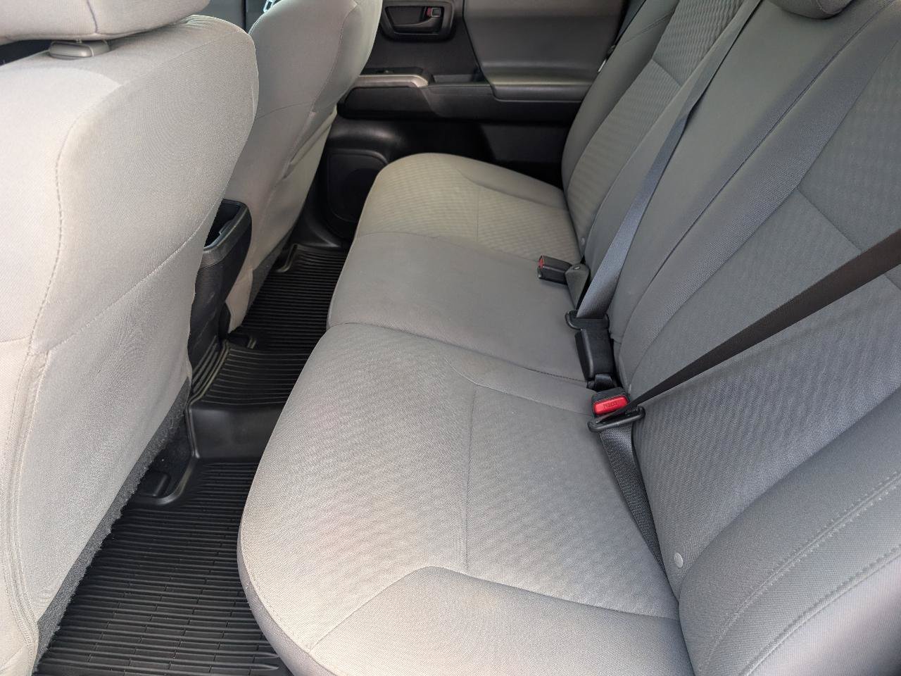 Used 2020 Toyota Tacoma SR5 AWD/4WD image 9