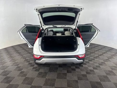 Certified 2025 Kia Niro EX FWD image 17