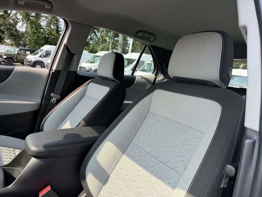 Used 2024 Chevrolet Equinox LS FWD image 16