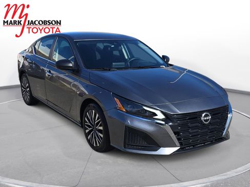 Used 2024 Nissan Altima 2.5 SV image 5